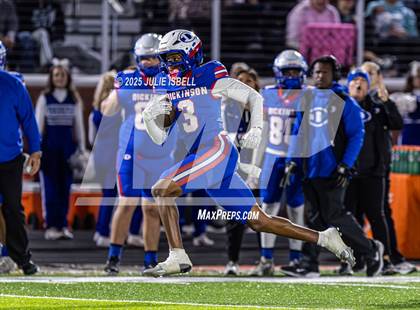 Thumbnail 2 in Dickinson vs. Strake Jesuit (UIL 6A D1 Football Regional Semifinal) photogallery.