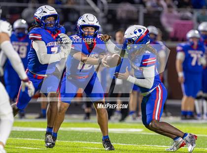 Thumbnail 2 in Dickinson vs. Strake Jesuit (UIL 6A D1 Football Regional Semifinal) photogallery.
