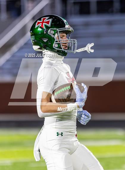 Thumbnail 1 in Dickinson vs. Strake Jesuit (UIL 6A D1 Football Regional Semifinal) photogallery.