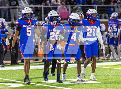 Thumbnail 2 in Dickinson vs. Strake Jesuit (UIL 6A D1 Football Regional Semifinal) photogallery.