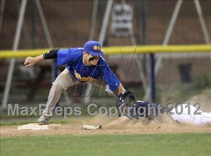 Thumbnail 1 in Batavia vs Oakfield-Alabama (Rotary Tournament Championship) photogallery.