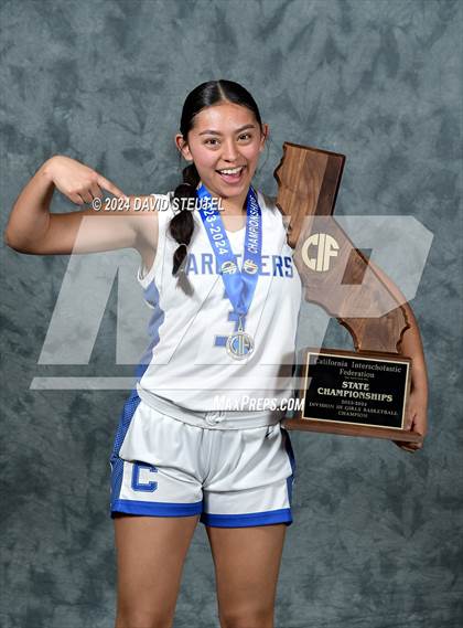 Thumbnail 2 in Caruthers (CIF State D3 Awards) photogallery.