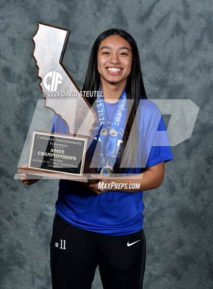 Thumbnail 3 in Caruthers (CIF State D3 Awards) photogallery.