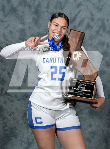 Thumbnail 2 in Caruthers (CIF State D3 Awards) photogallery.