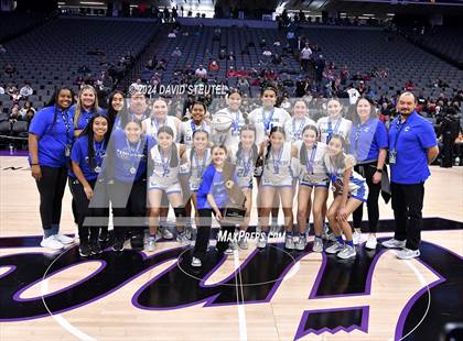 Thumbnail 2 in Caruthers (CIF State D3 Awards) photogallery.