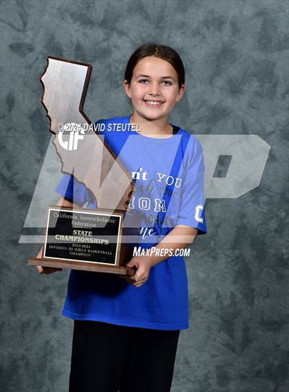 Thumbnail 1 in Caruthers (CIF State D3 Awards) photogallery.