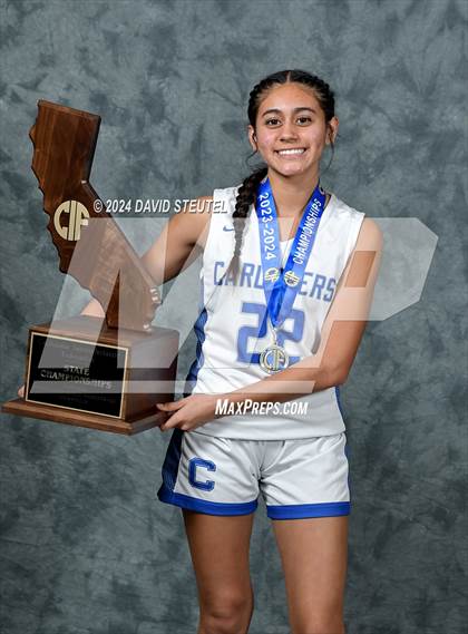 Thumbnail 1 in Caruthers (CIF State D3 Awards) photogallery.