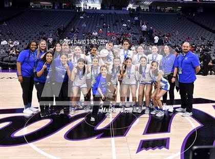 Thumbnail 1 in Caruthers (CIF State D3 Awards) photogallery.