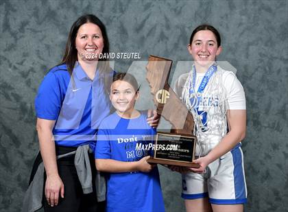 Thumbnail 1 in Caruthers (CIF State D3 Awards) photogallery.