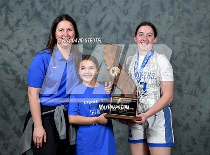 Thumbnail 2 in Caruthers (CIF State D3 Awards) photogallery.