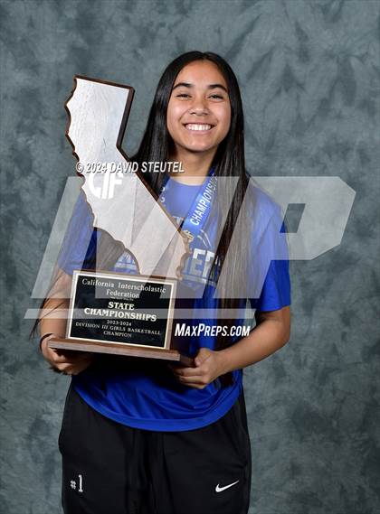 Thumbnail 3 in Caruthers (CIF State D3 Awards) photogallery.