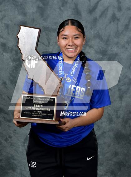 Thumbnail 3 in Caruthers (CIF State D3 Awards) photogallery.