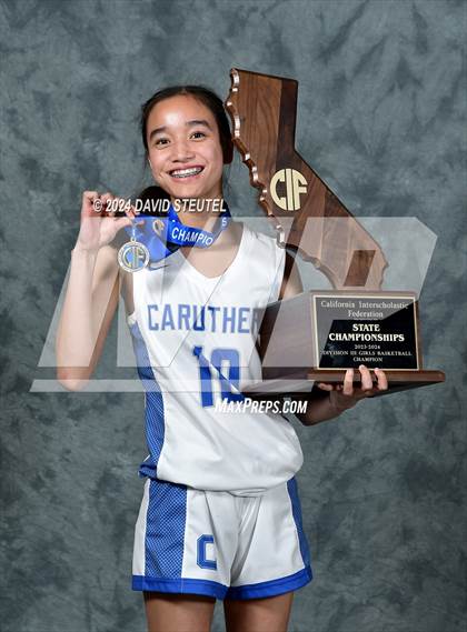 Thumbnail 1 in Caruthers (CIF State D3 Awards) photogallery.