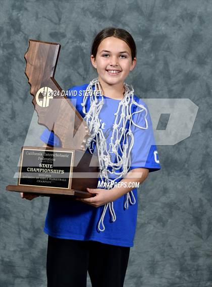 Thumbnail 2 in Caruthers (CIF State D3 Awards) photogallery.