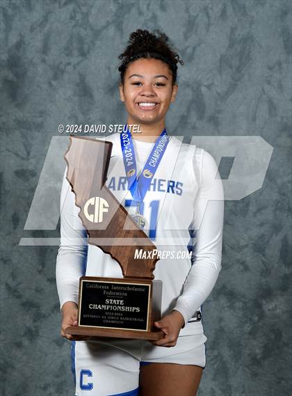 Thumbnail 2 in Caruthers (CIF State D3 Awards) photogallery.