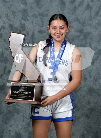 Thumbnail 1 in Caruthers (CIF State D3 Awards) photogallery.