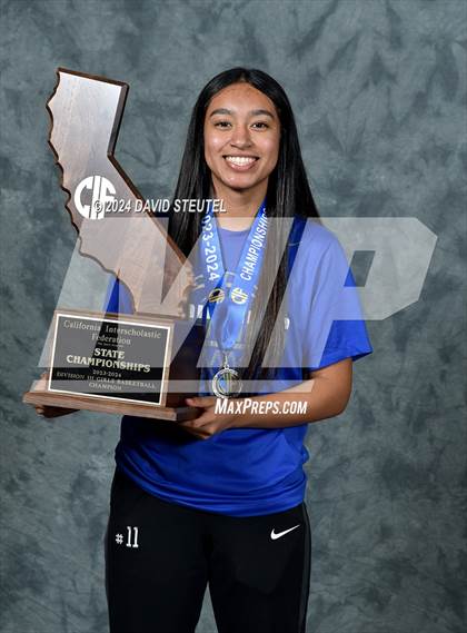 Thumbnail 2 in Caruthers (CIF State D3 Awards) photogallery.