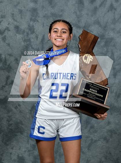 Thumbnail 2 in Caruthers (CIF State D3 Awards) photogallery.