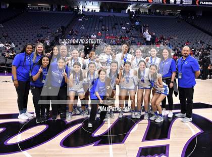 Thumbnail 2 in Caruthers (CIF State D3 Awards) photogallery.