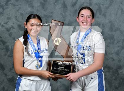 Thumbnail 3 in Caruthers (CIF State D3 Awards) photogallery.