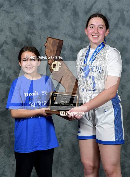 Thumbnail 3 in Caruthers (CIF State D3 Awards) photogallery.