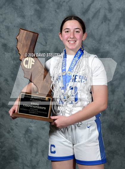 Thumbnail 1 in Caruthers (CIF State D3 Awards) photogallery.