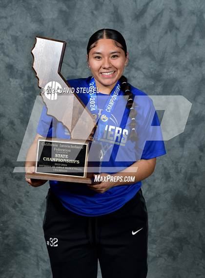 Thumbnail 1 in Caruthers (CIF State D3 Awards) photogallery.