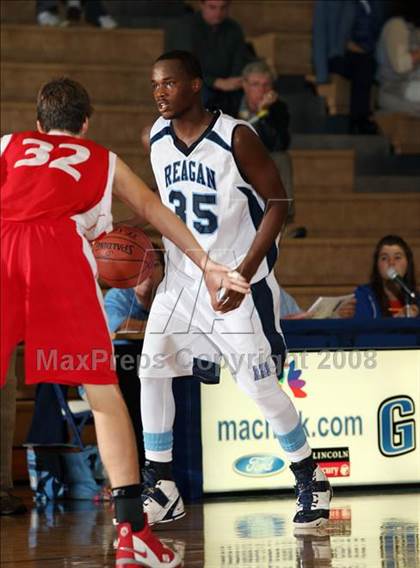 Thumbnail 1 in Belton vs. Austin Reagan (Georgetown Jack Frost Invitational) photogallery.