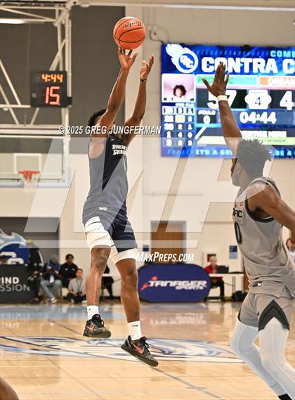 Thumbnail 2 in Prolific Prep of Napa Christian vs. Dream City Christian (The Crush in the Valley) photogallery.