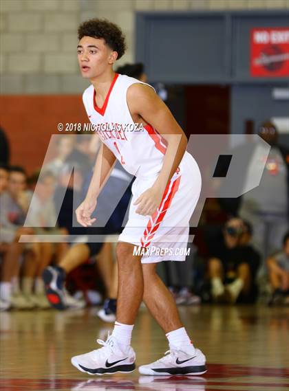 Thumbnail 2 in Chino Hills vs. Mater Dei (Nike Extravaganza) photogallery.