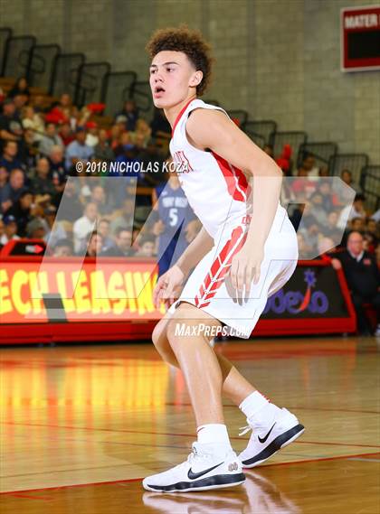 Thumbnail 2 in Chino Hills vs. Mater Dei (Nike Extravaganza) photogallery.