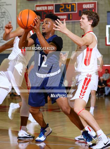 Thumbnail 3 in Chino Hills vs. Mater Dei (Nike Extravaganza) photogallery.