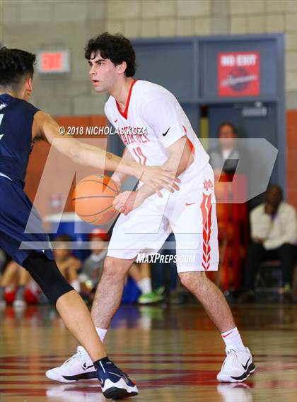 Thumbnail 3 in Chino Hills vs. Mater Dei (Nike Extravaganza) photogallery.