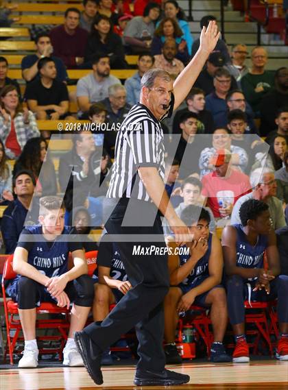 Thumbnail 2 in Chino Hills vs. Mater Dei (Nike Extravaganza) photogallery.