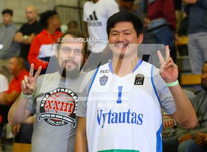 Thumbnail 2 in Chino Hills vs. Mater Dei (Nike Extravaganza) photogallery.