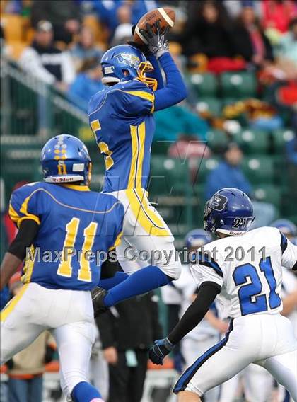 Thumbnail 3 in Irondequoit vs. Brockport (Section 5 Class AA Semifinal) photogallery.