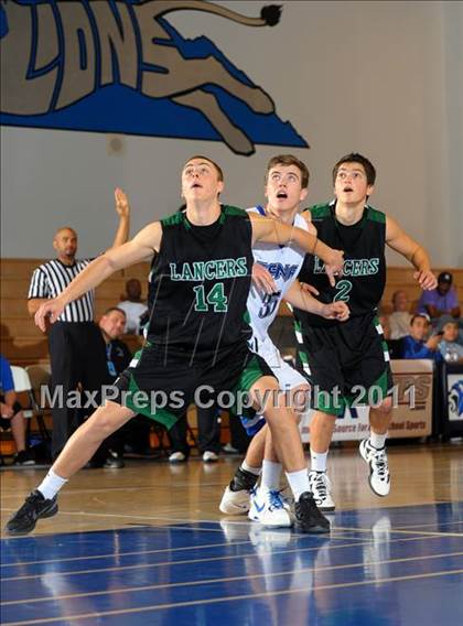 Thumbnail 3 in Dana Hills vs. Thousand Oaks (MaxPreps Holiday Classic) photogallery.