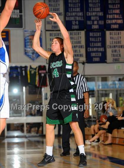 Thumbnail 3 in Dana Hills vs. Thousand Oaks (MaxPreps Holiday Classic) photogallery.