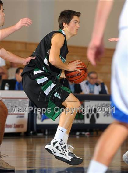 Thumbnail 1 in Dana Hills vs. Thousand Oaks (MaxPreps Holiday Classic) photogallery.