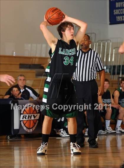 Thumbnail 1 in Dana Hills vs. Thousand Oaks (MaxPreps Holiday Classic) photogallery.