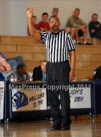 Thumbnail 2 in Dana Hills vs. Thousand Oaks (MaxPreps Holiday Classic) photogallery.