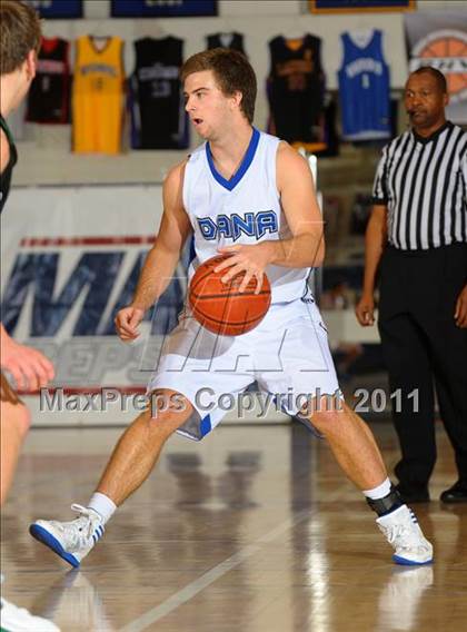 Thumbnail 3 in Dana Hills vs. Thousand Oaks (MaxPreps Holiday Classic) photogallery.