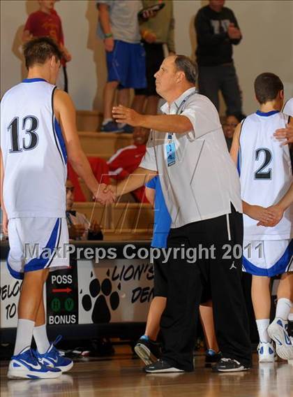 Thumbnail 3 in Dana Hills vs. Thousand Oaks (MaxPreps Holiday Classic) photogallery.