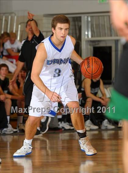 Thumbnail 2 in Dana Hills vs. Thousand Oaks (MaxPreps Holiday Classic) photogallery.