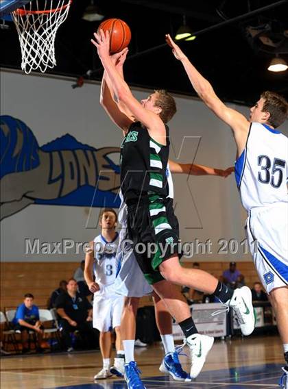 Thumbnail 1 in Dana Hills vs. Thousand Oaks (MaxPreps Holiday Classic) photogallery.