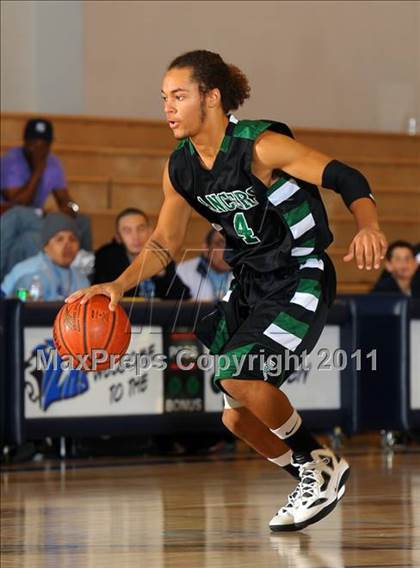 Thumbnail 1 in Dana Hills vs. Thousand Oaks (MaxPreps Holiday Classic) photogallery.