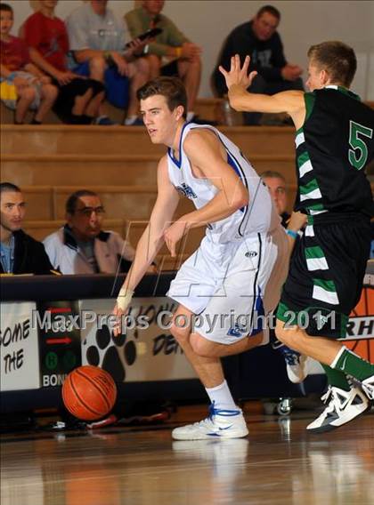 Thumbnail 2 in Dana Hills vs. Thousand Oaks (MaxPreps Holiday Classic) photogallery.