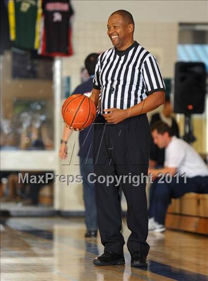 Thumbnail 3 in Dana Hills vs. Thousand Oaks (MaxPreps Holiday Classic) photogallery.