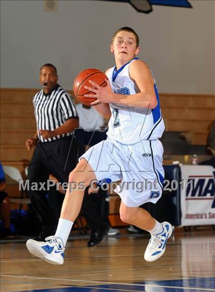 Thumbnail 1 in Dana Hills vs. Thousand Oaks (MaxPreps Holiday Classic) photogallery.