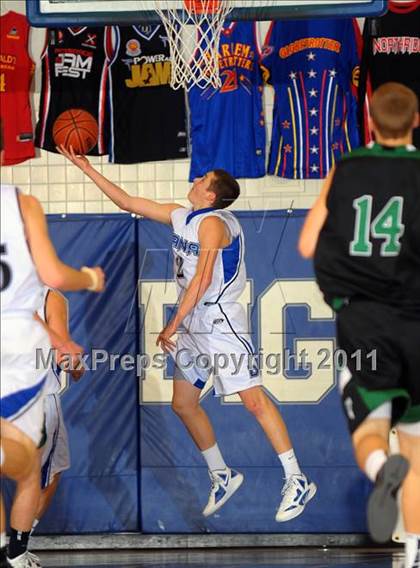 Thumbnail 3 in Dana Hills vs. Thousand Oaks (MaxPreps Holiday Classic) photogallery.